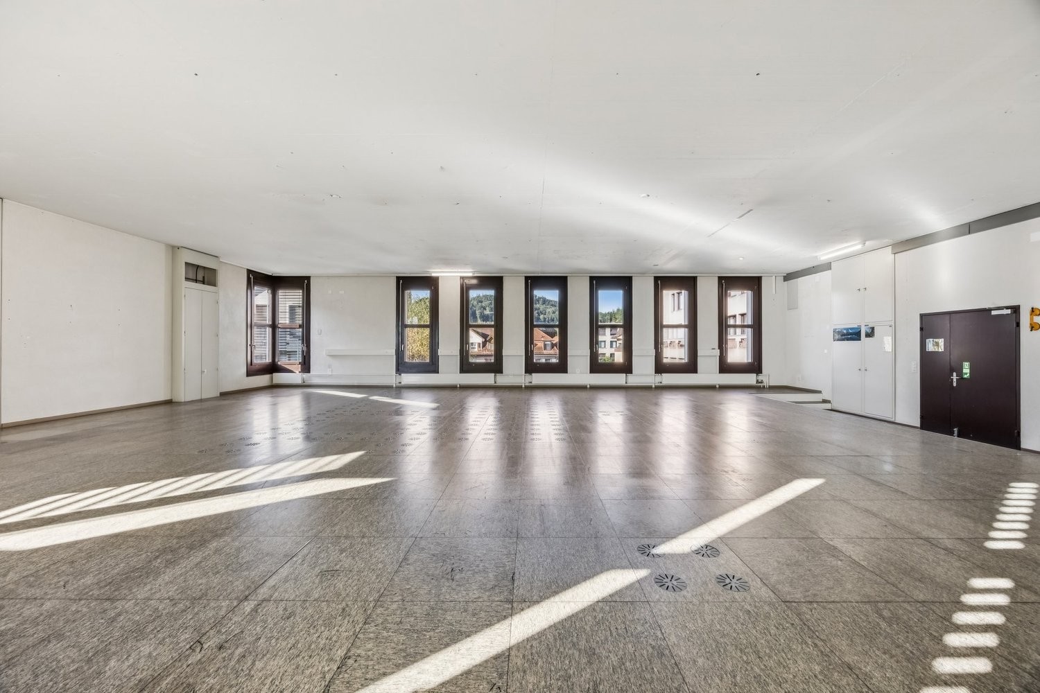 190m² commercial, photo 4 sur 6