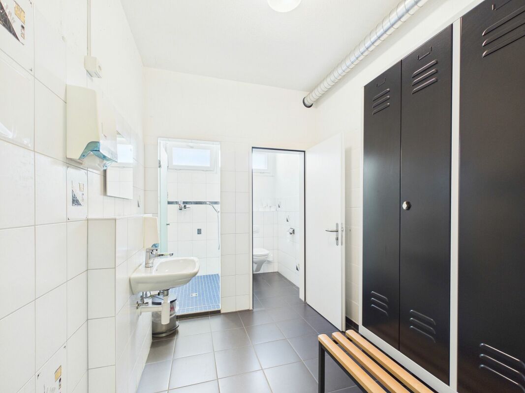 125m² commercial