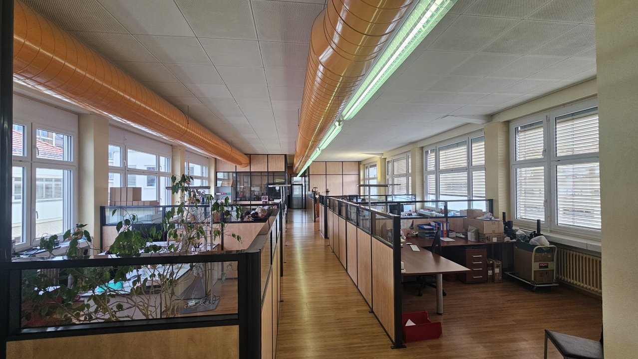 213m² storage room
