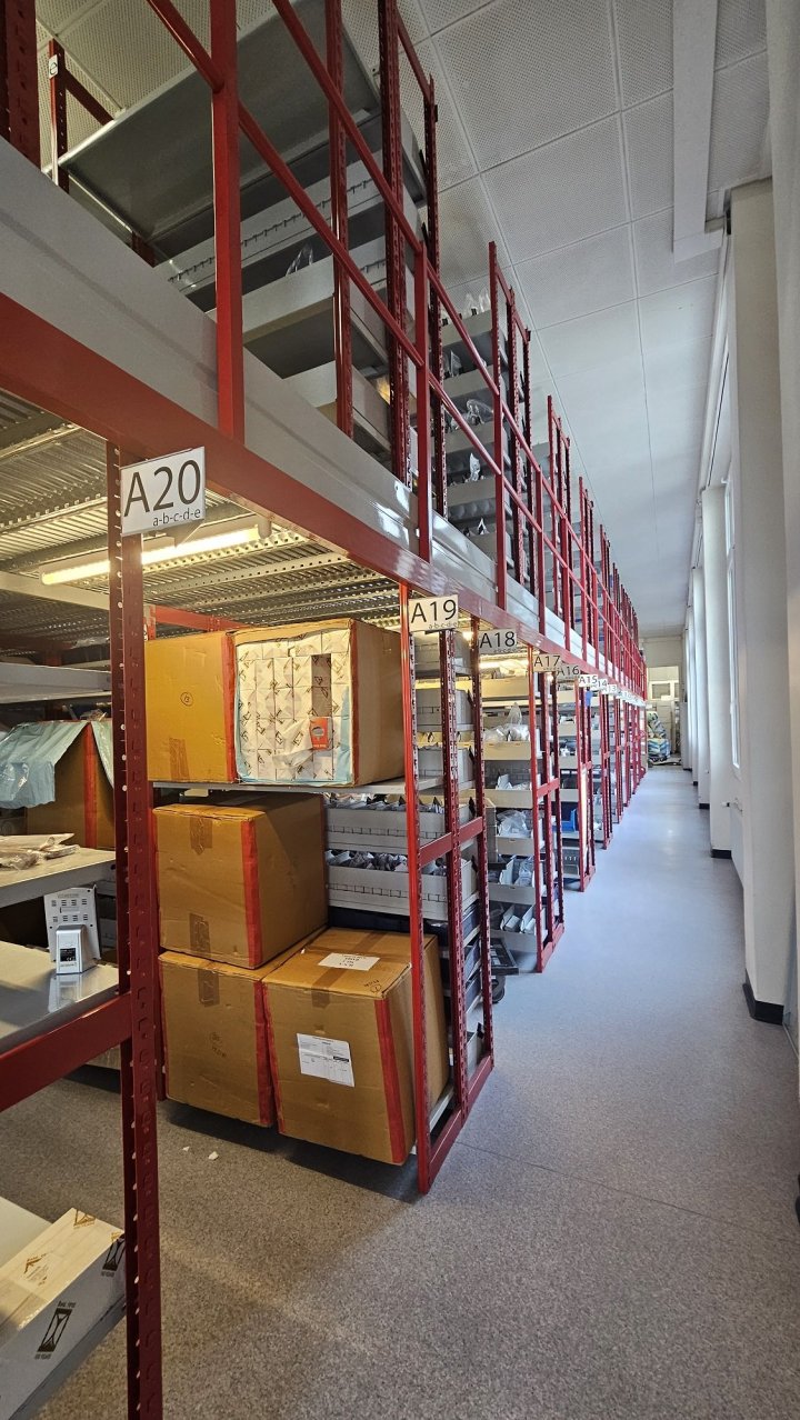 213m² storage room