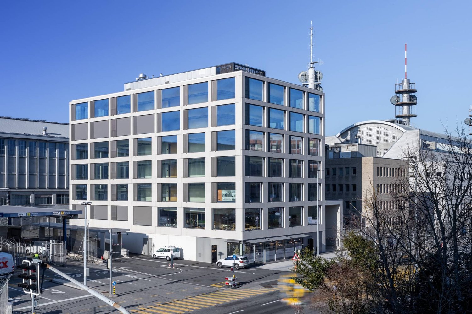 402m² office