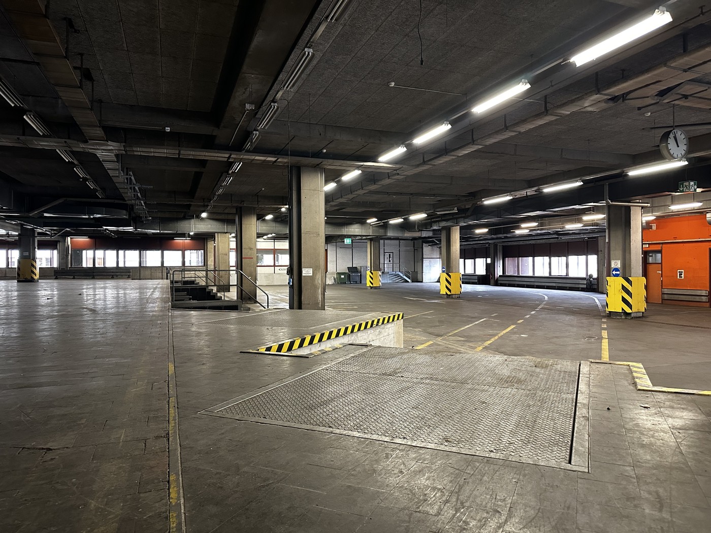519-3934m² commercial, photo 3 sur 3