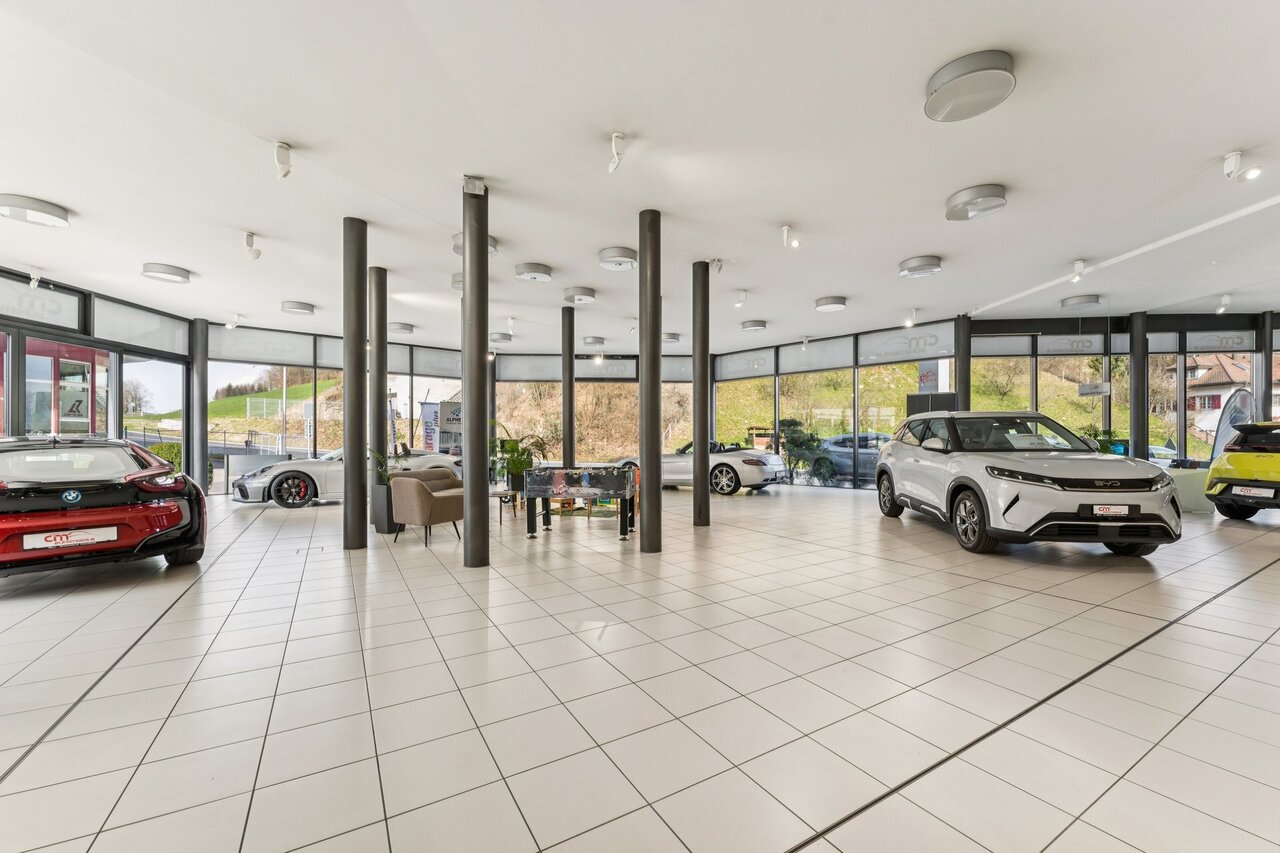 Magasin de 1330m²