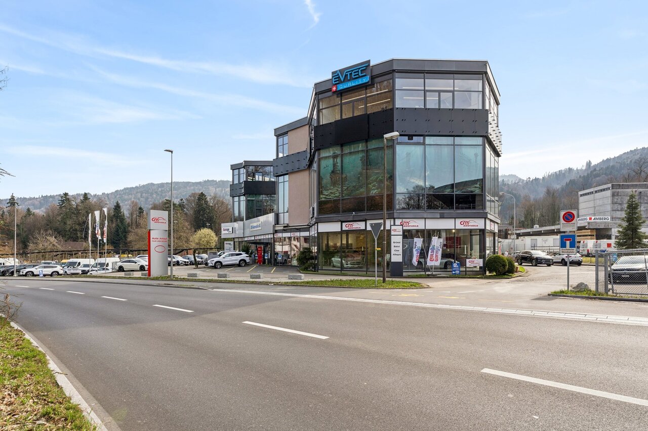 Magasin de 1330m²