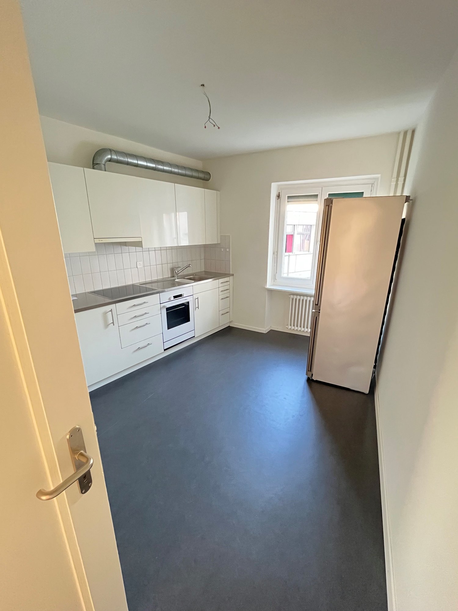 83m² commercial, photo 3 sur 9