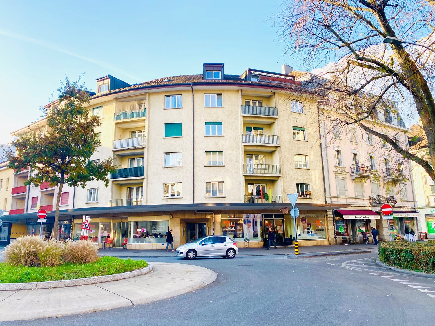 83m² commercial, photo 1 sur 9