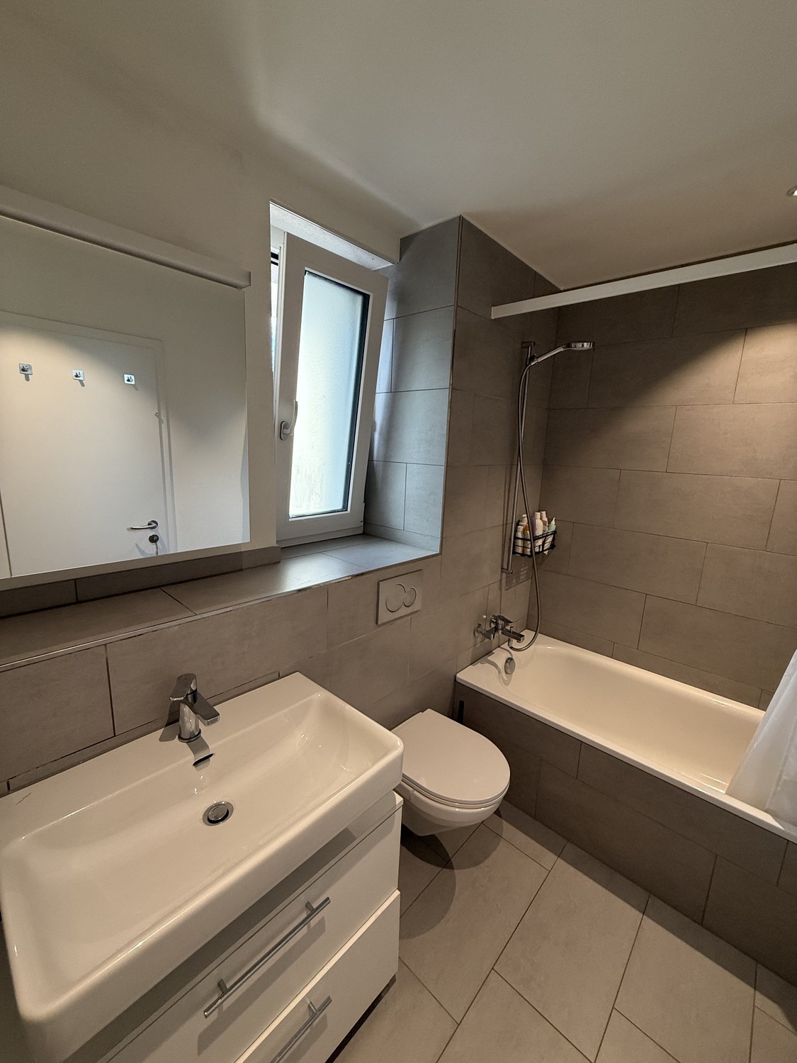 Lumineux appartement de 3.5 pièces avec deux balcons à Klusplatz (District 7)
