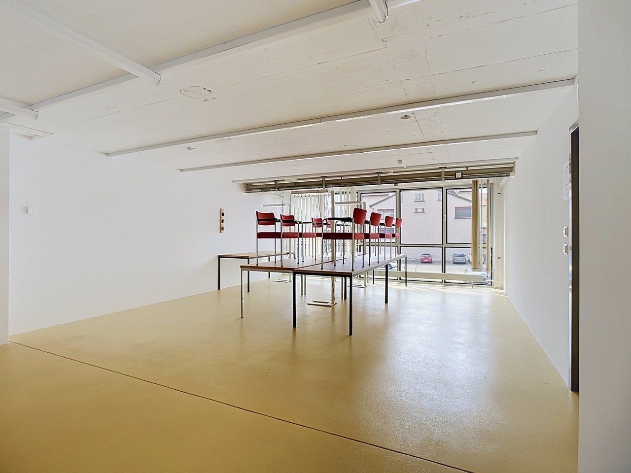 900m² commercial