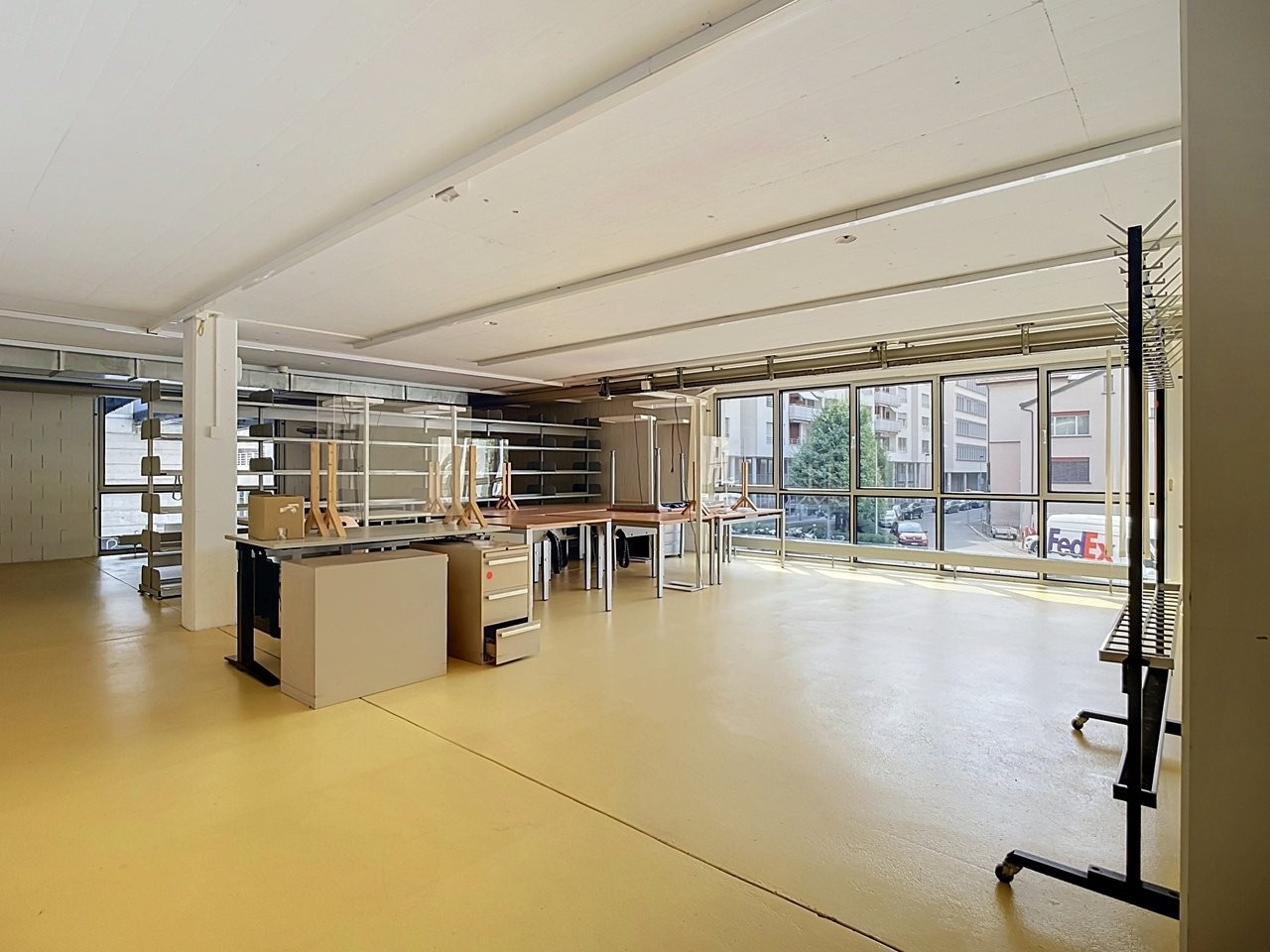 900m² commercial