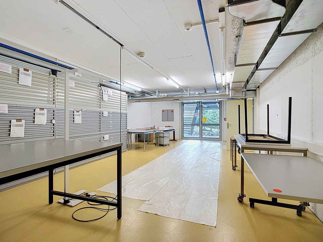 900m² commercial
