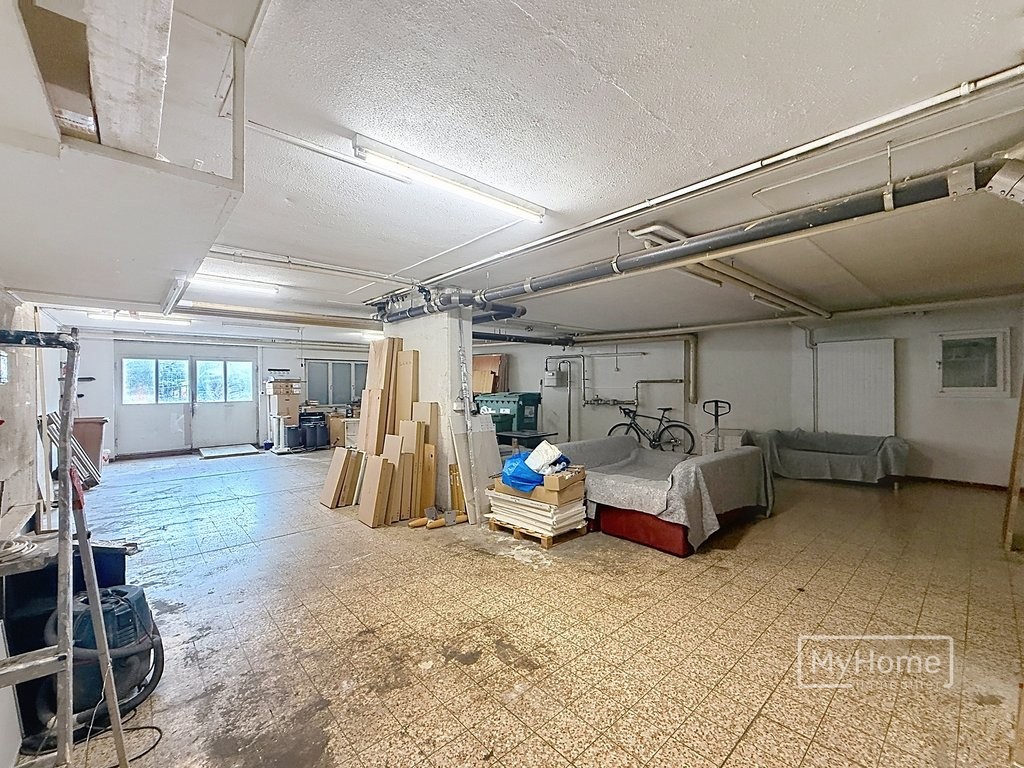 111m² commercial