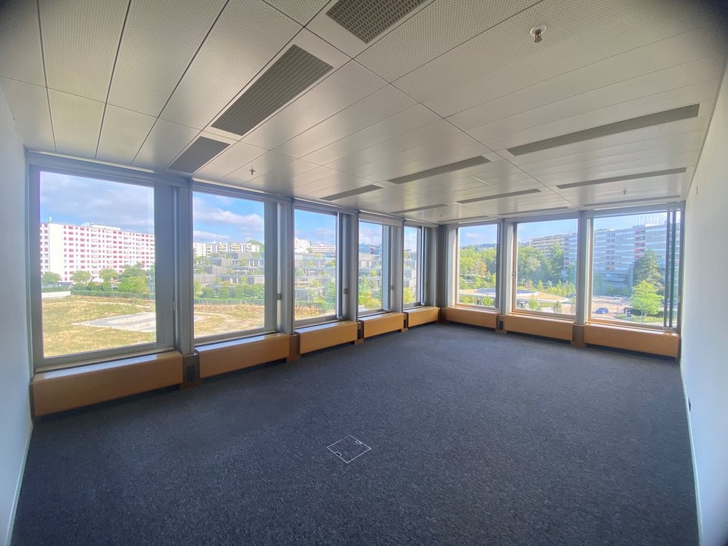 700m² office