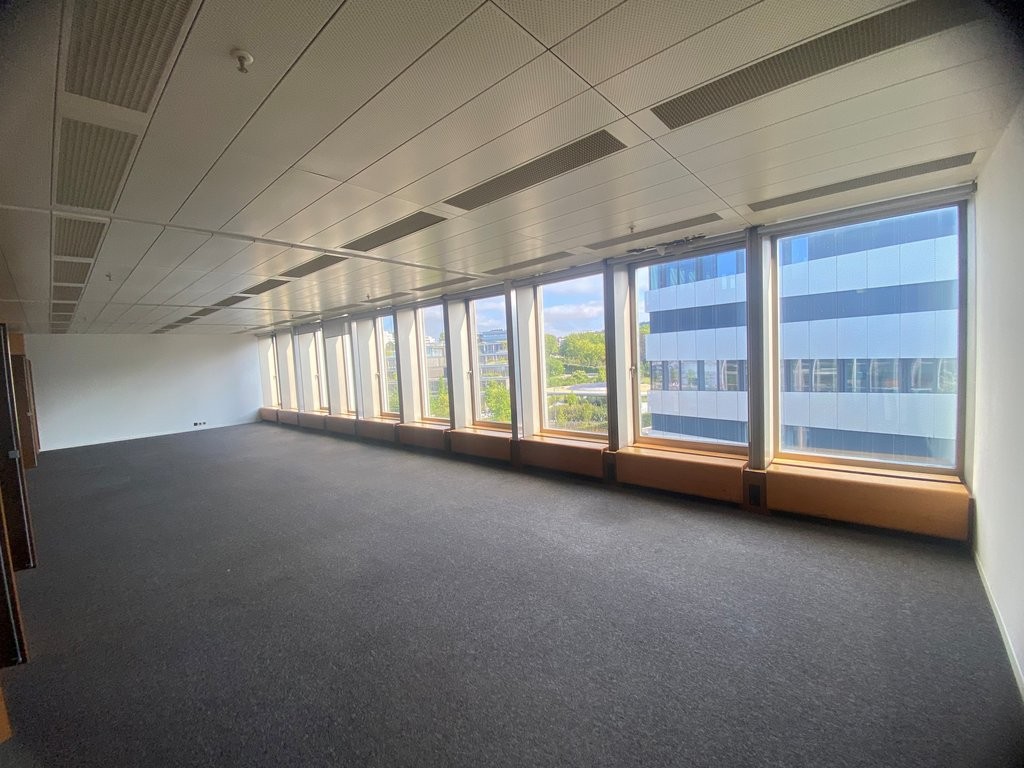 700m² office