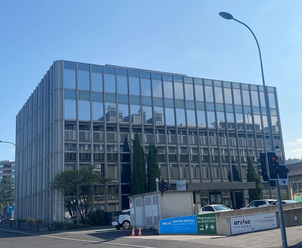 700m² office