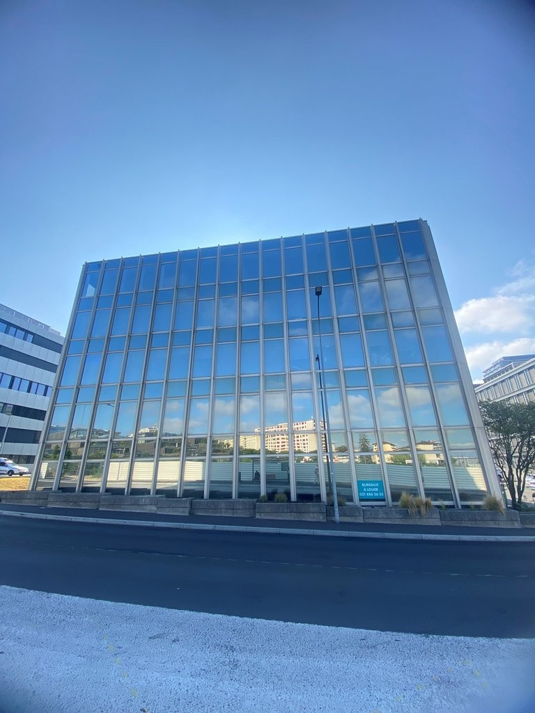 700m² office