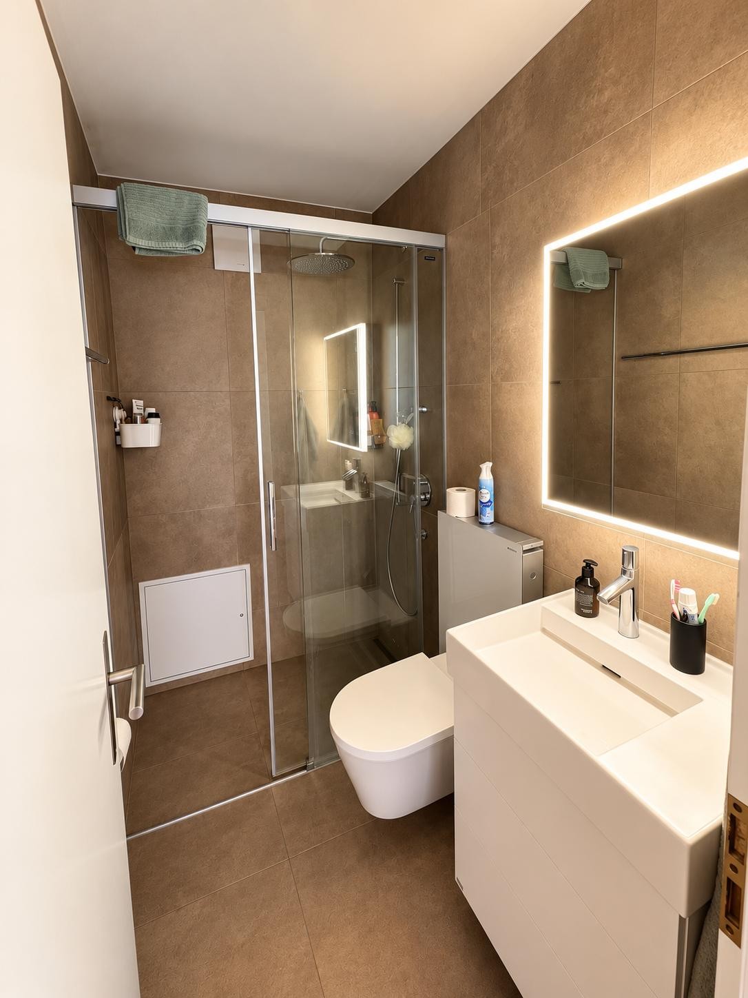 Chambre en colocation

Je sous-loue ma chambre meublée dans notre appartement de 4,5 pièces dans le beau quartier de Mattenhof à Berne de janvier à février.

L'appartement est situé à seulement 6 minutes à pied de l'Inselspital et est habité en commun avec deux médecins assistants. De plus, il dispo, photo 4 sur 6