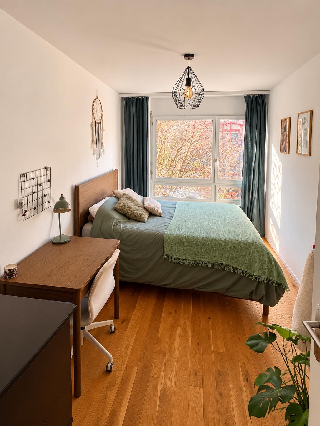 Chambre en colocation

Je sous-loue ma chambre meublée dans notre appartement de 4,5 pièces dans le beau quartier de Mattenhof à Berne de janvier à février.

L'appartement est situé à seulement 6 minutes à pied de l'Inselspital et est habité en commun avec deux médecins assistants. De plus, il dispo, photo 1 sur 6