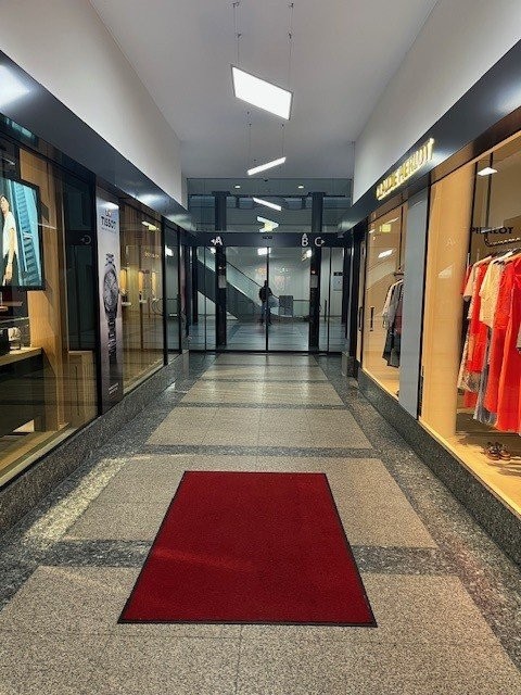 105m² shop, photo 2 sur 4
