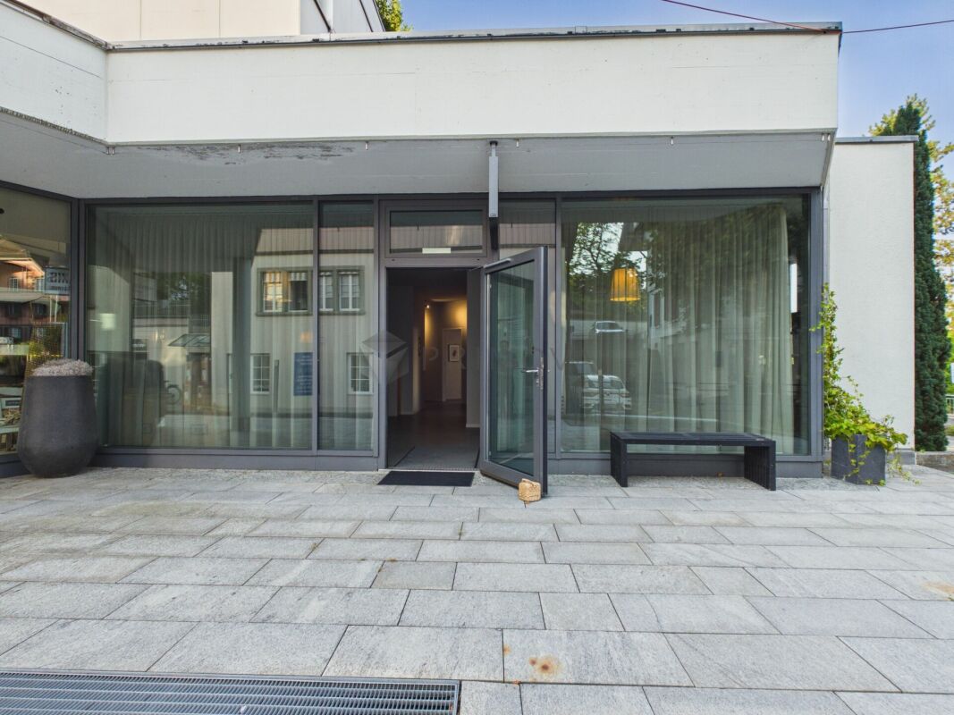 153m² commercial