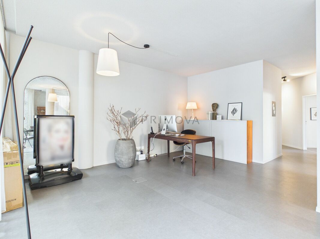153m² commercial