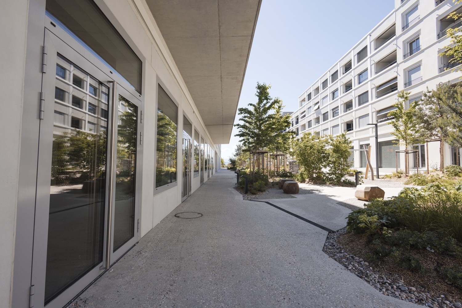 114m² shop