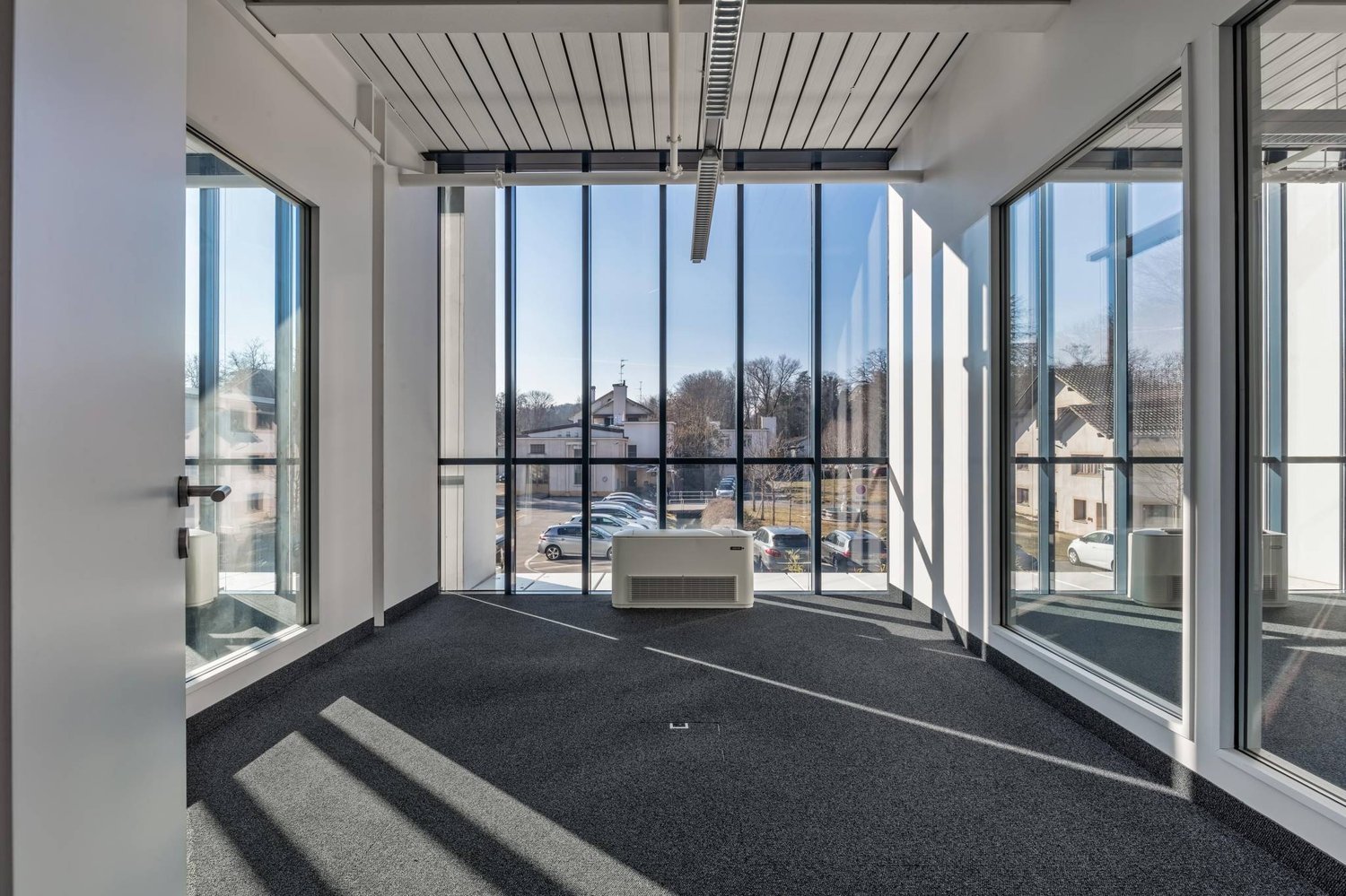 6100m² office