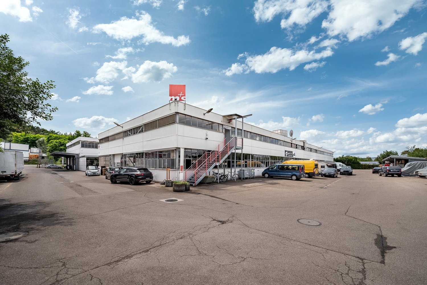 228m² commercial