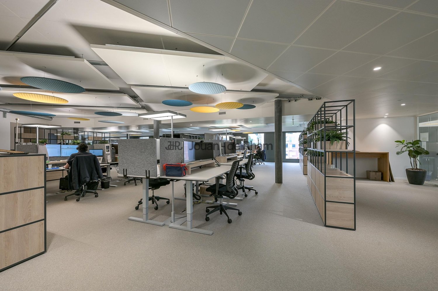687m² office