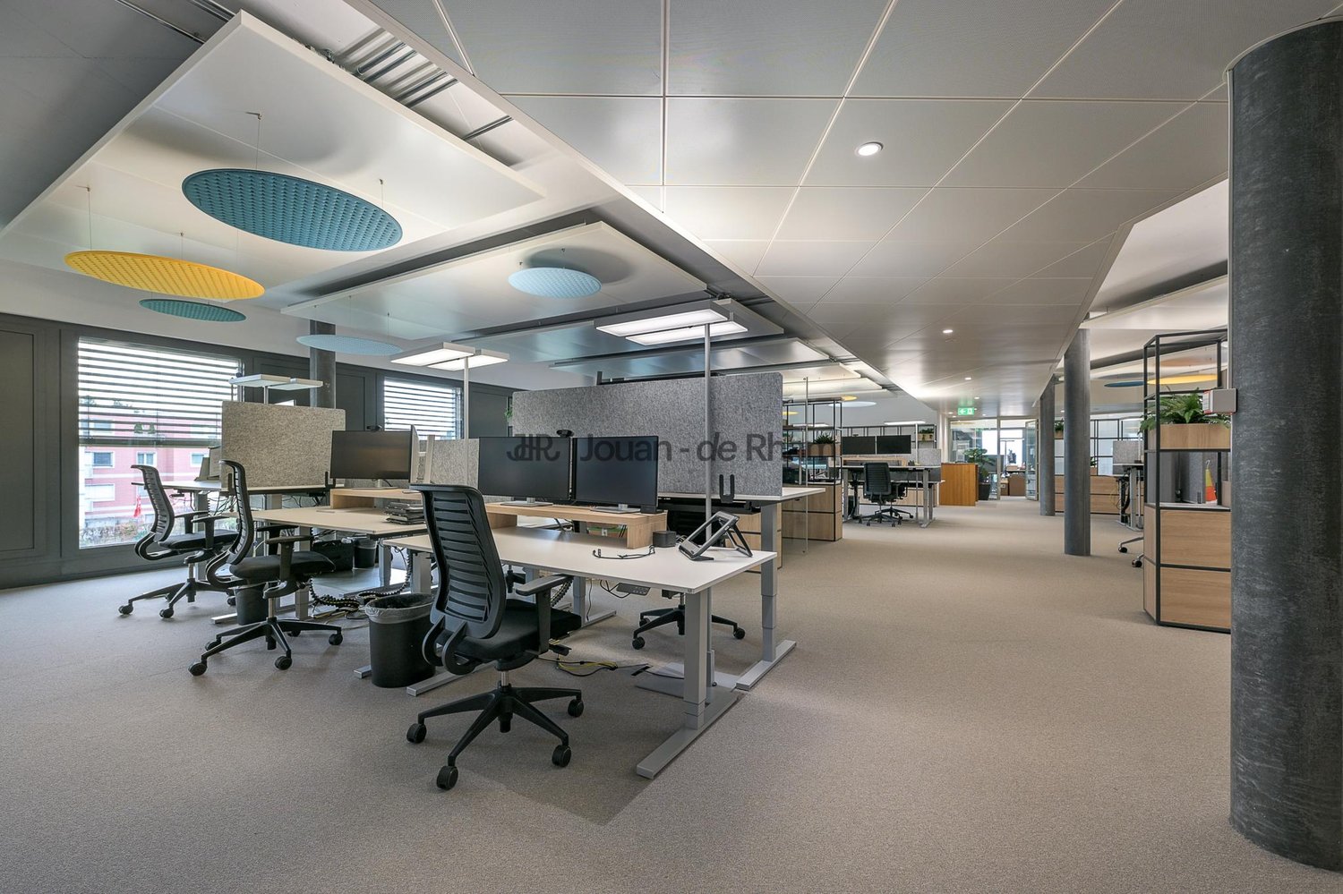 687m² office