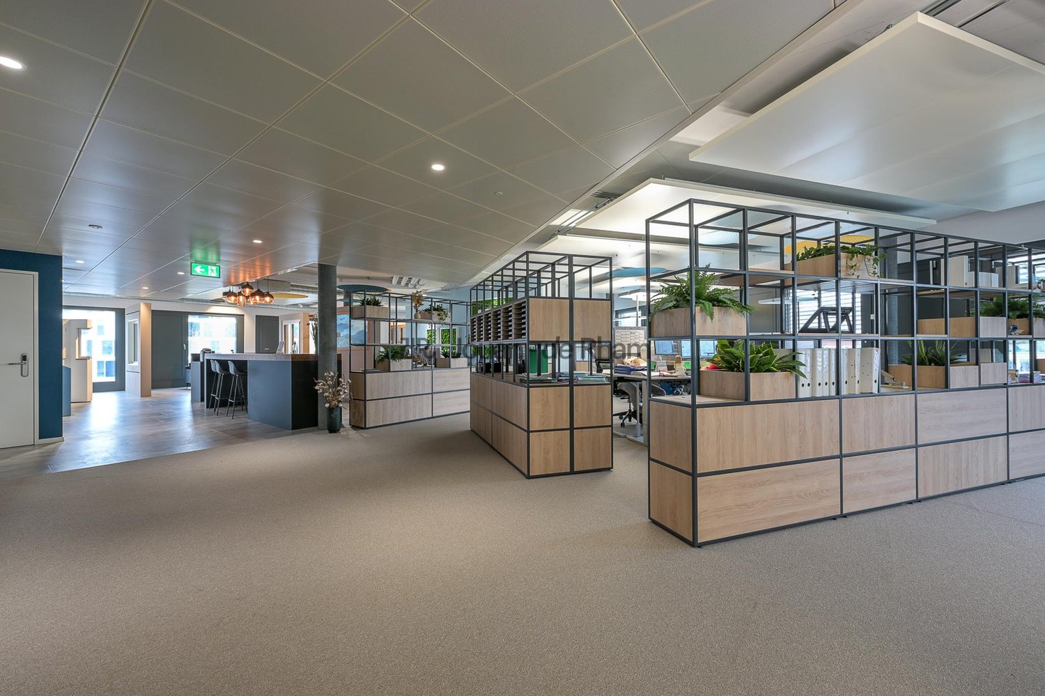 687m² office