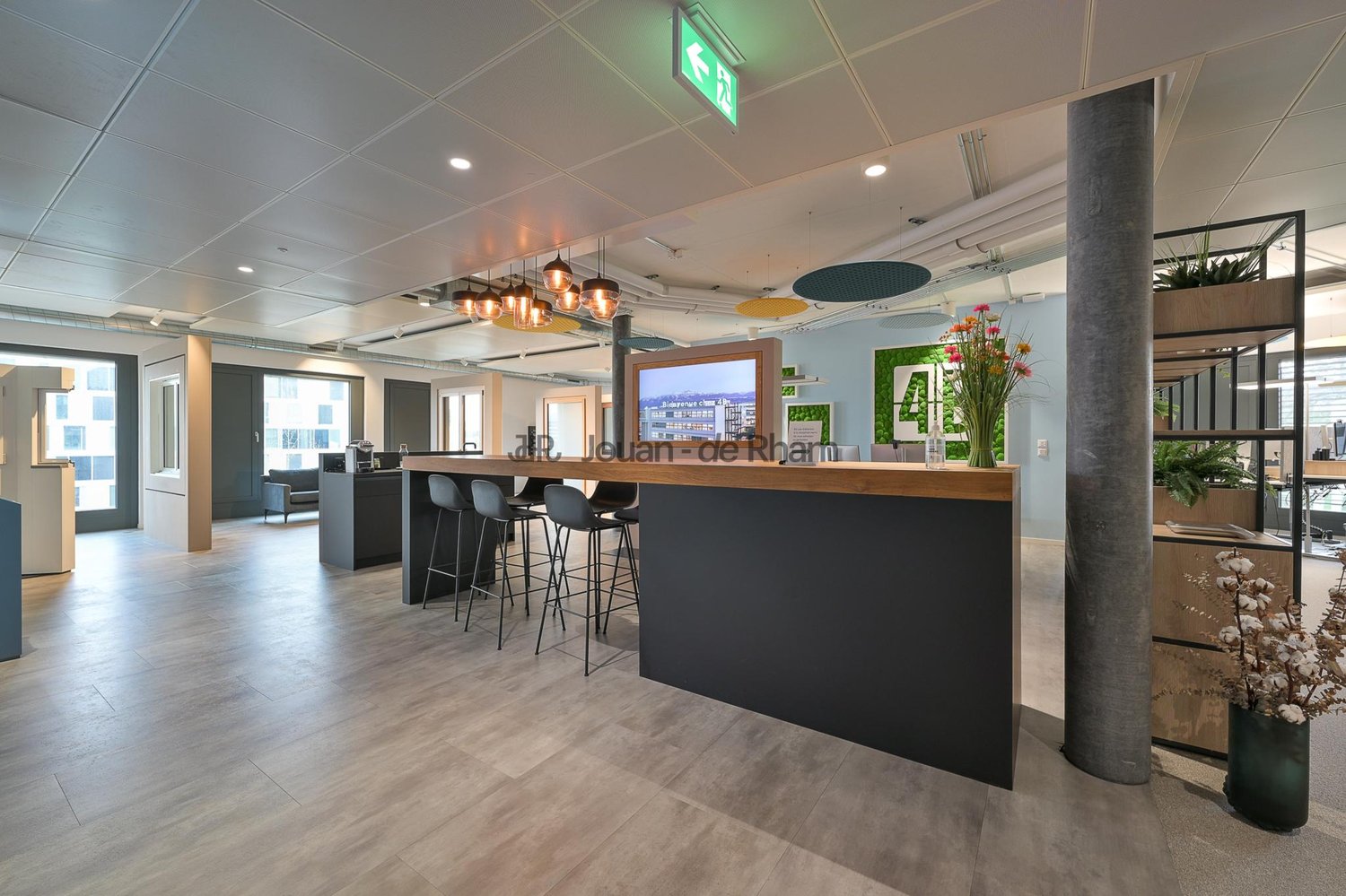 687m² office