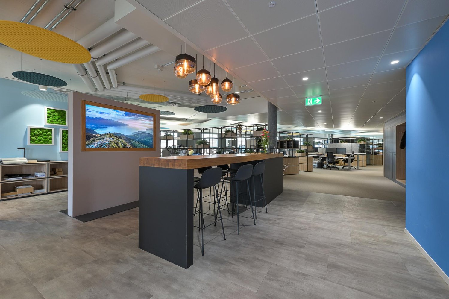 687m² office