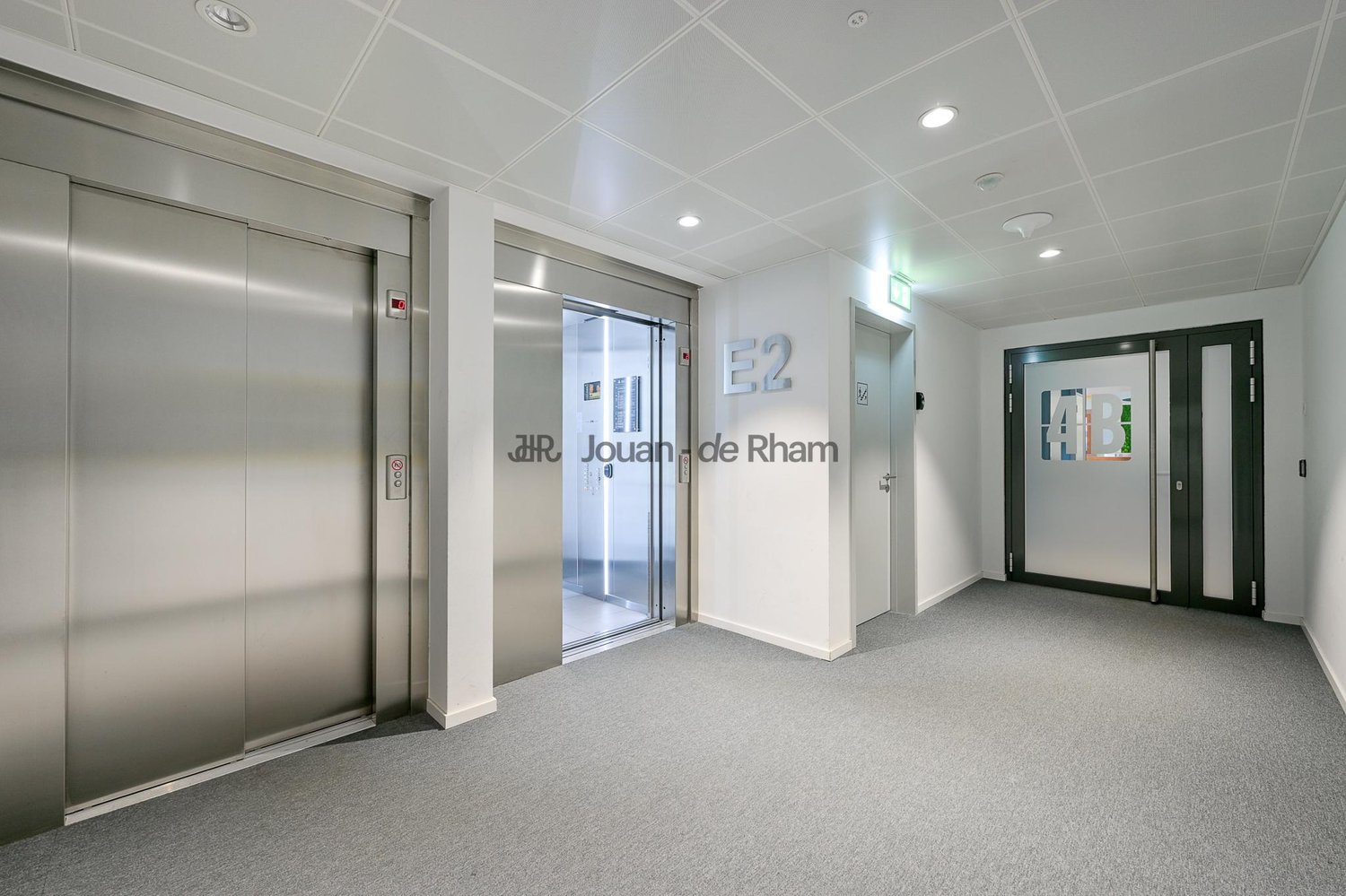 687m² office