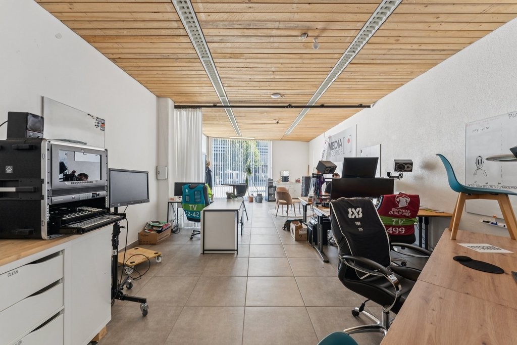 117m² arcade