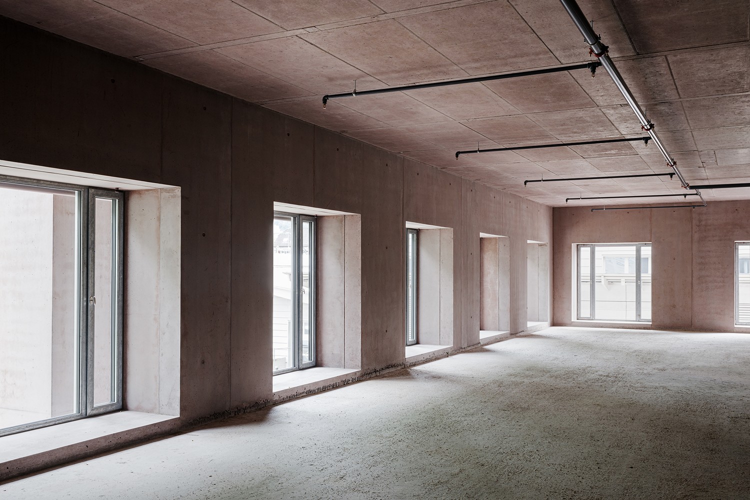 271m² commercial