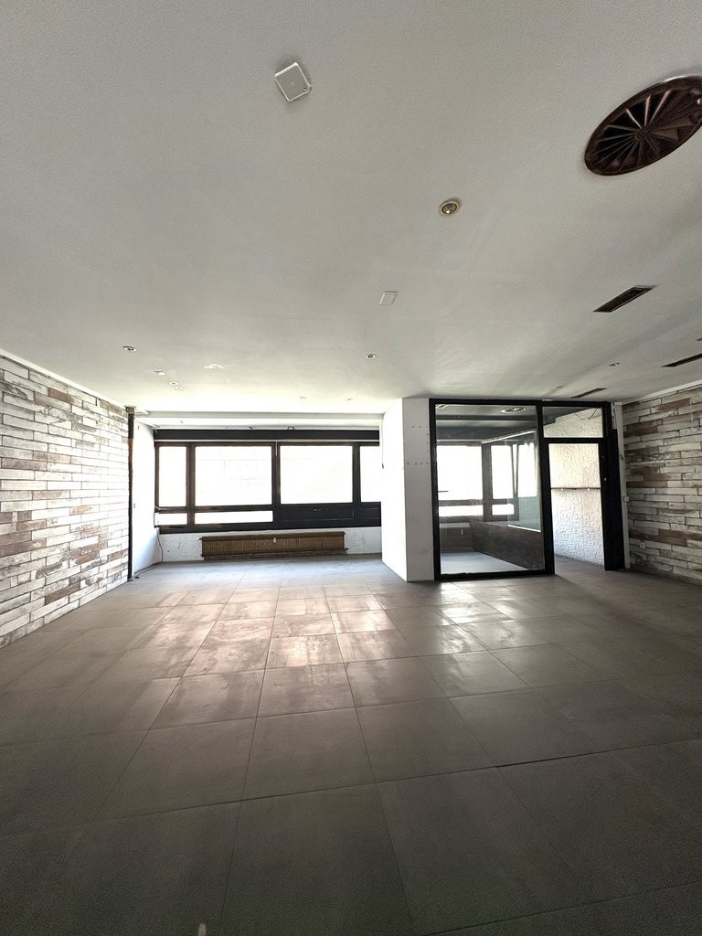 165m² commercial, photo 1 sur 5