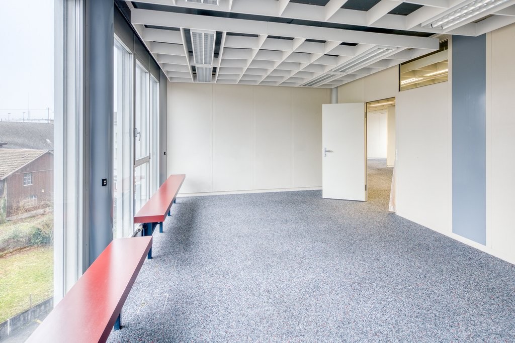 80m² commercial