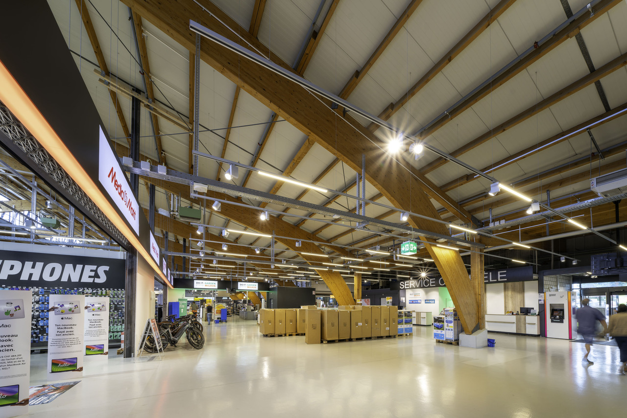 Magasin de 2500m²
