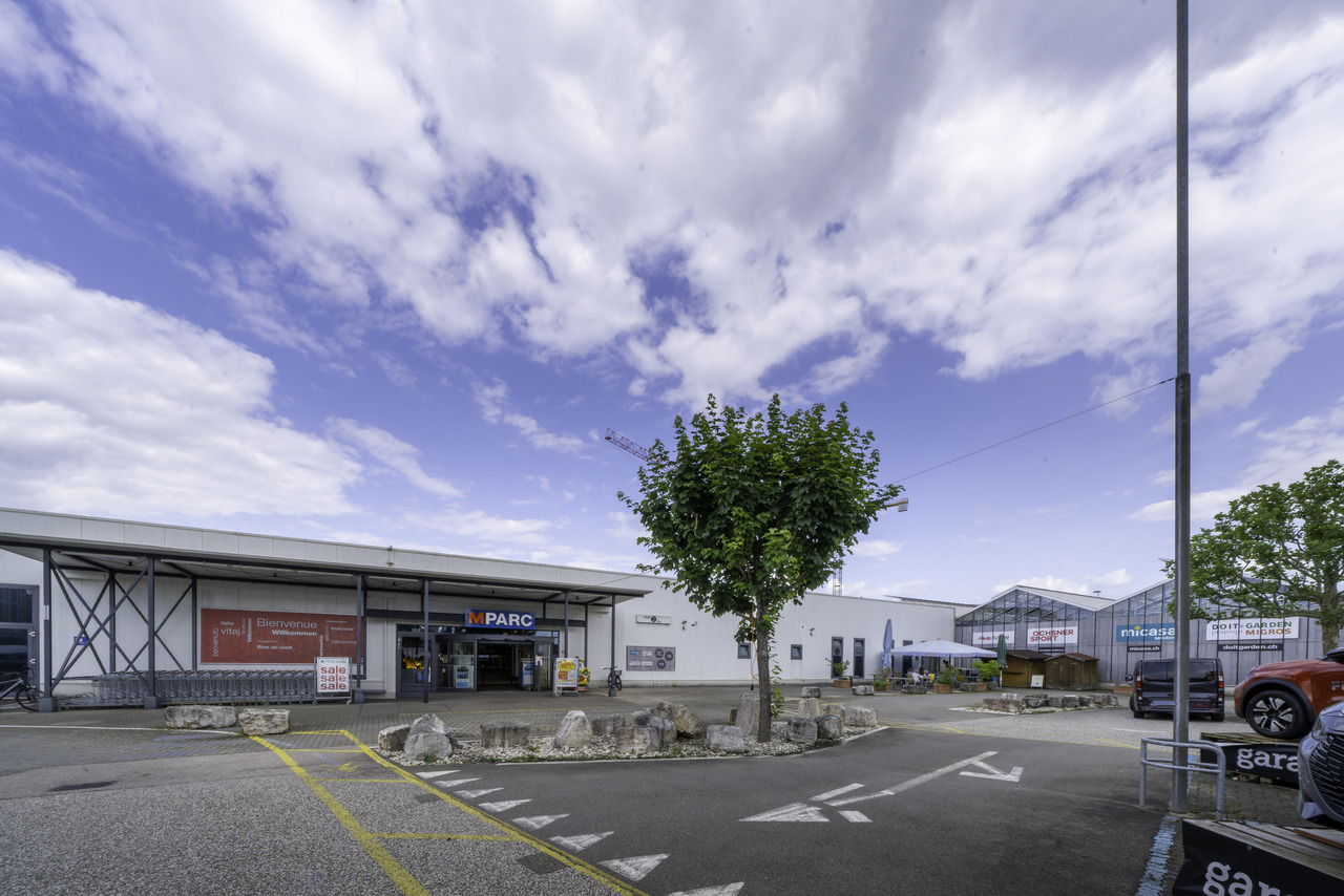 Magasin de 2500m²