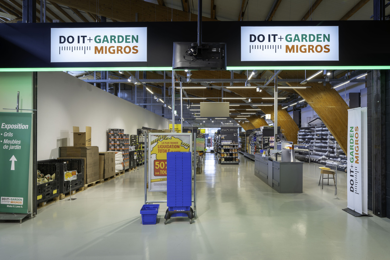 Magasin de 2500m²