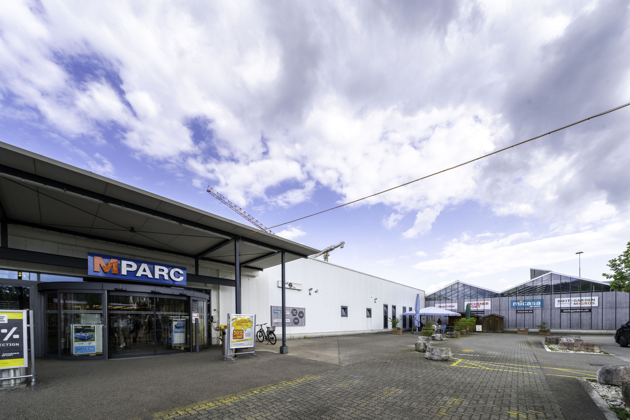 Magasin de 2500m²