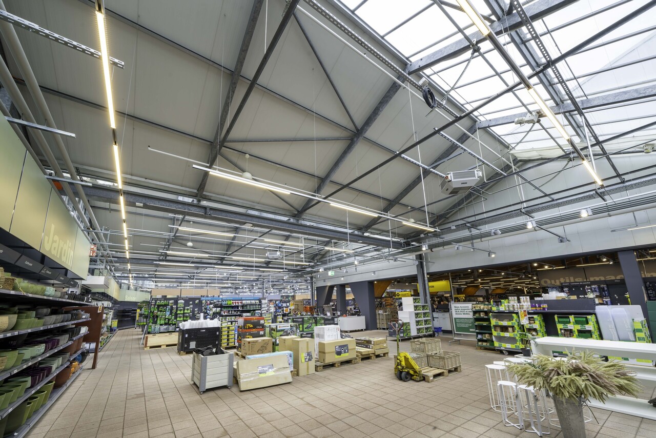 Magasin de 2500m²