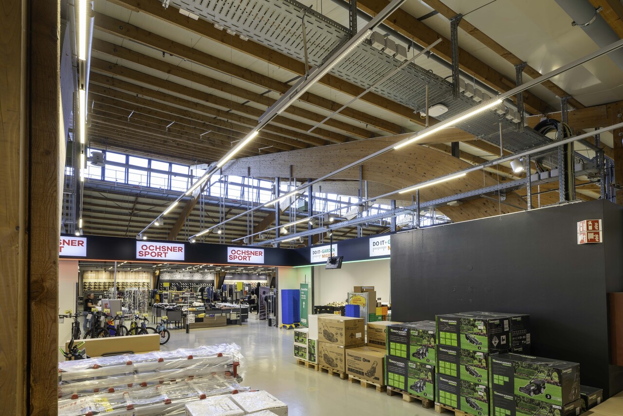 Magasin de 2500m²