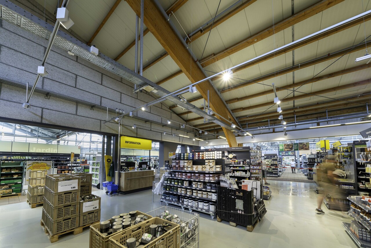 Magasin de 2500m²
