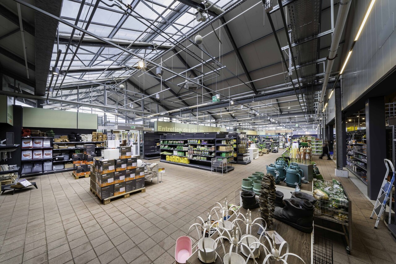 Magasin de 2500m²