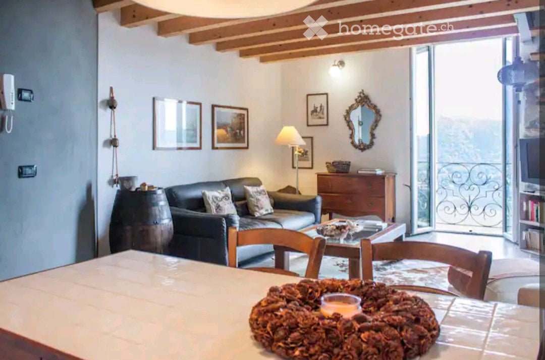 Appartement de 3 pièces

Magnifique appartement sur deux niveaux, situé sur la montagne de Cernobbio.
L'appartement est loué uniquement pour de longues périodes.
Il est loué entièrement meublé
Au premier étage, toilettes de service, cuisine et salon. Au deuxième étage, chambre à coucher et salle de , photo 2 sur 5