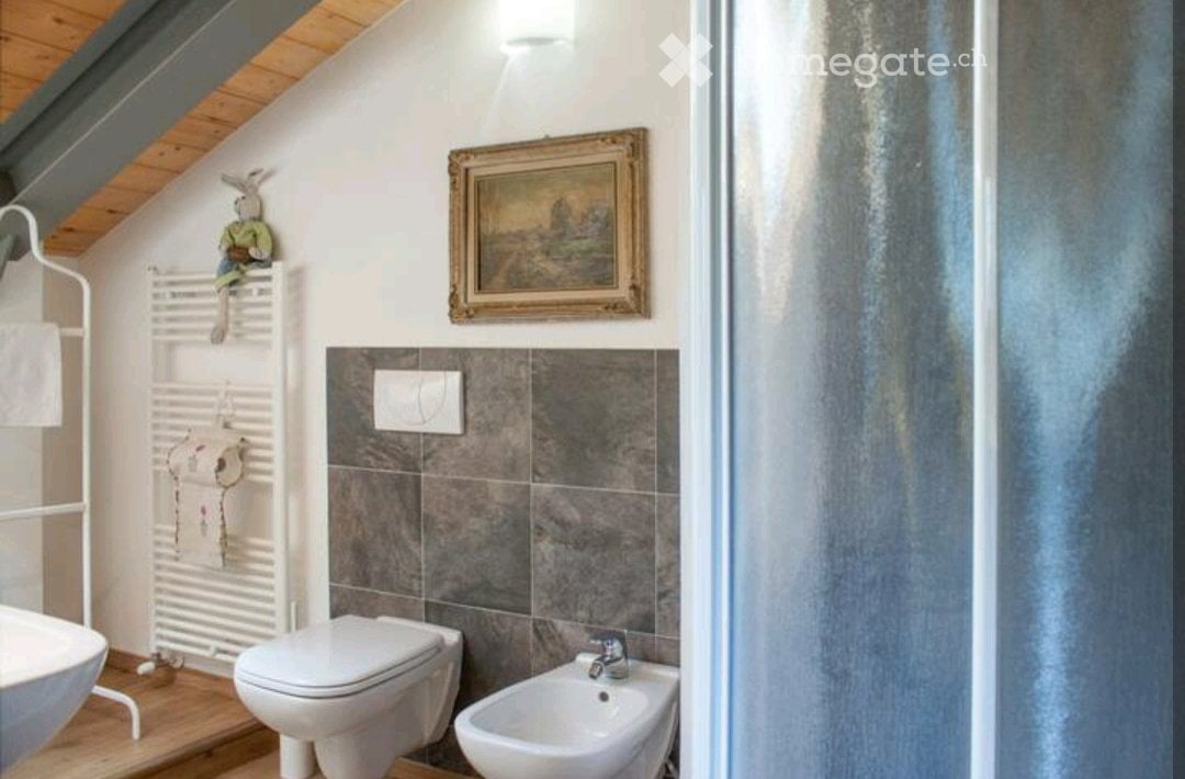 Appartement de 3 pièces

Magnifique appartement sur deux niveaux, situé sur la montagne de Cernobbio.
L'appartement est loué uniquement pour de longues périodes.
Il est loué entièrement meublé
Au premier étage, toilettes de service, cuisine et salon. Au deuxième étage, chambre à coucher et salle de , photo 4 sur 5