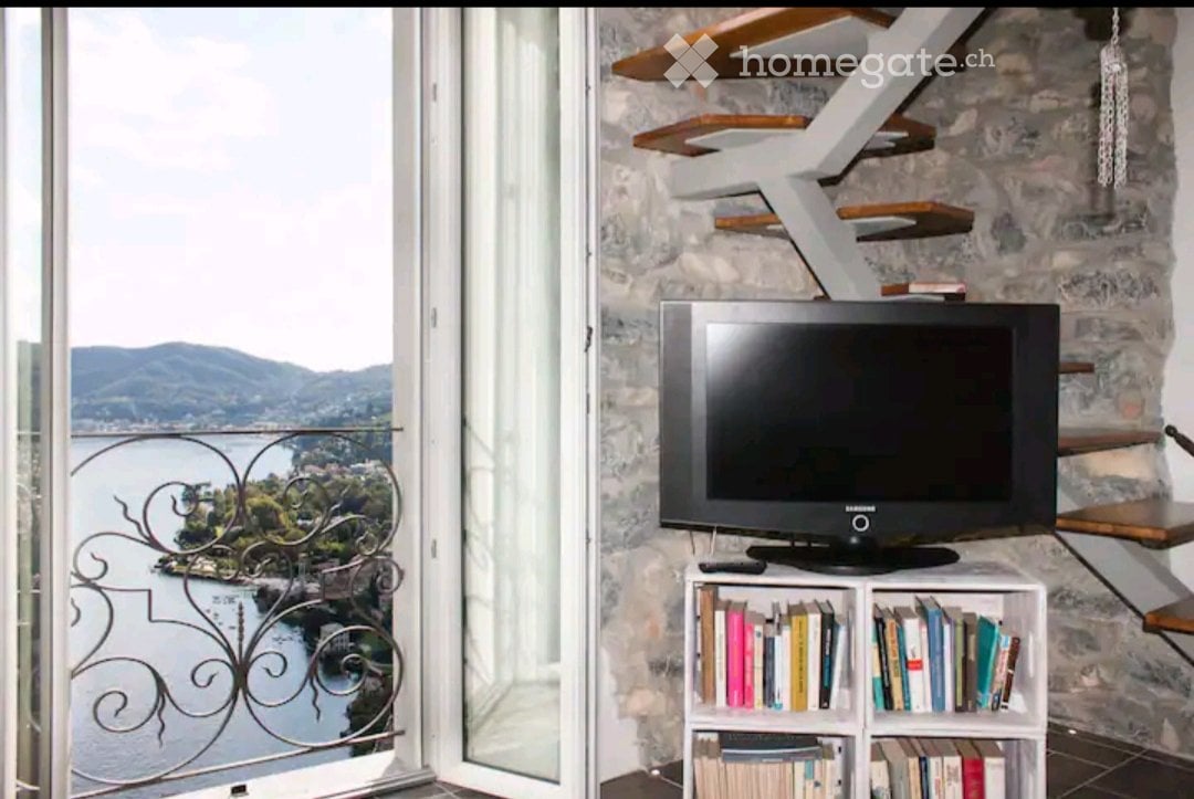 Appartement de 3 pièces

Magnifique appartement sur deux niveaux, situé sur la montagne de Cernobbio.
L'appartement est loué uniquement pour de longues périodes.
Il est loué entièrement meublé
Au premier étage, toilettes de service, cuisine et salon. Au deuxième étage, chambre à coucher et salle de , photo 5 sur 5