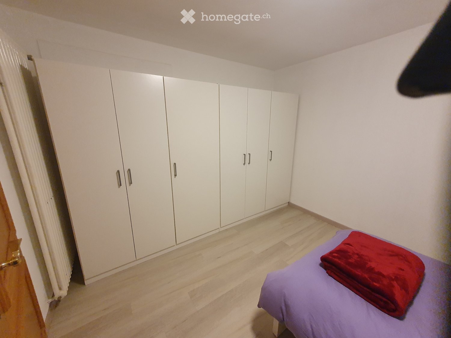 Location 2.5 pièces meublé, proximité des magasins, arrêt de car postal à 20m., gare de trains 5 min. Prix 800fr. tout compris + 50fr. parking si intéressés. Adapté pour une personne étudiants, saisonniers ou frontaliers.