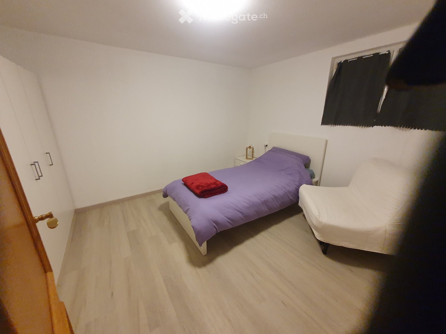 Location 2.5 pièces meublé, proximité des magasins, arrêt de car postal à 20m., gare de trains 5 min. Prix 800fr. tout compris + 50fr. parking si intéressés. Adapté pour une personne étudiants, saisonniers ou frontaliers.